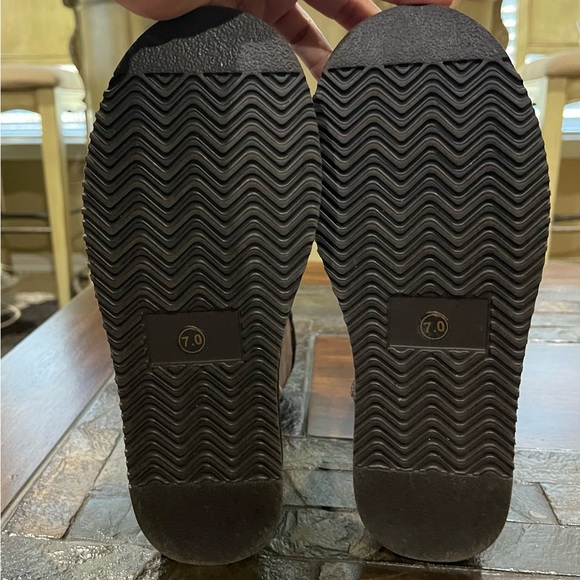 Cozie Steps Classic Short Boots - Picture 6 of 10